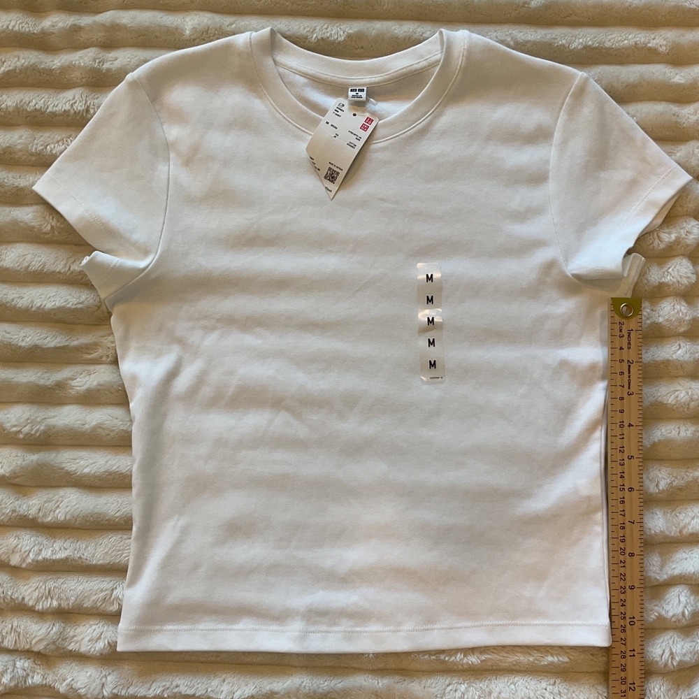 Uniqlo Mini T-Shirt Womens Medium White Short Sleeve Crew Neck Cropped Baby Tee - Picture 4 of 9